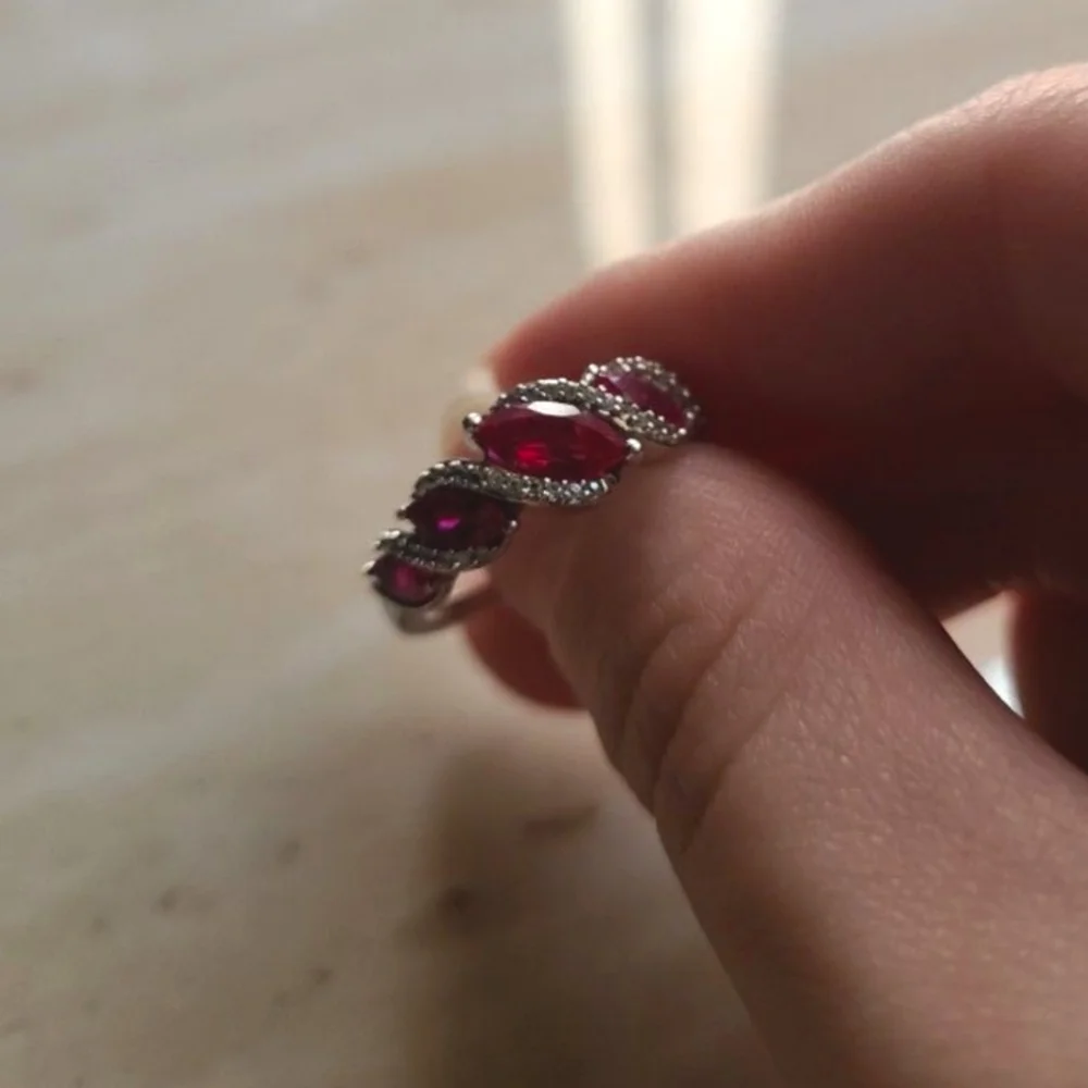 Red Ring - Picture 1 of 3